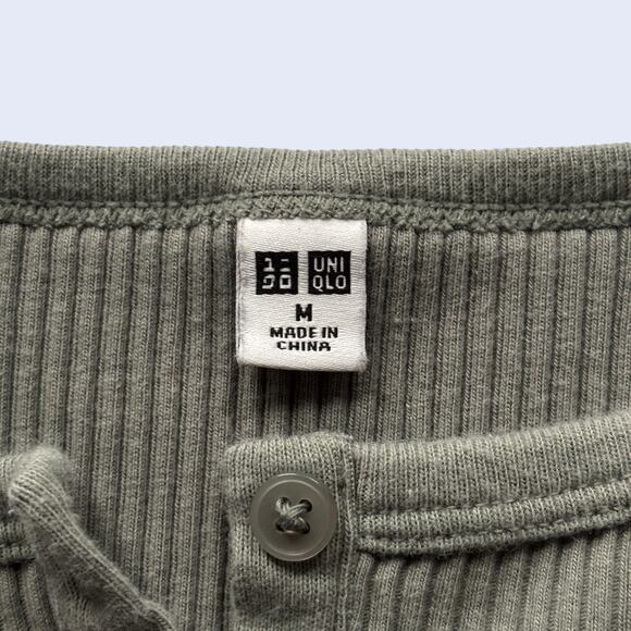 UNIQLO Ribbed Henley Cropped Tank Top Olive Green Scoop Neck Size M - Picture 3 of 5